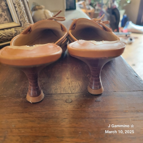 Manolo Blahnik Kitten Heel Mules with Bow - Picture 3 of 8